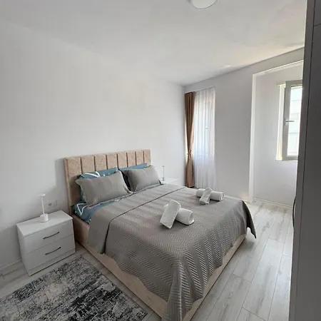 House Albania * Kamez